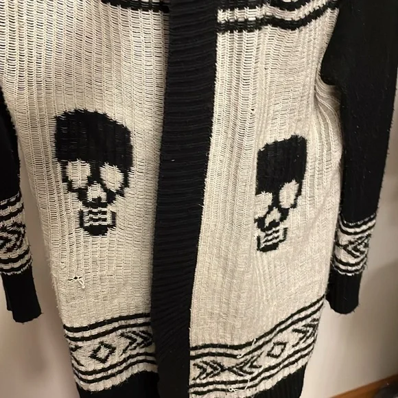 skull cardigan 💀 - Picture 2 of 6